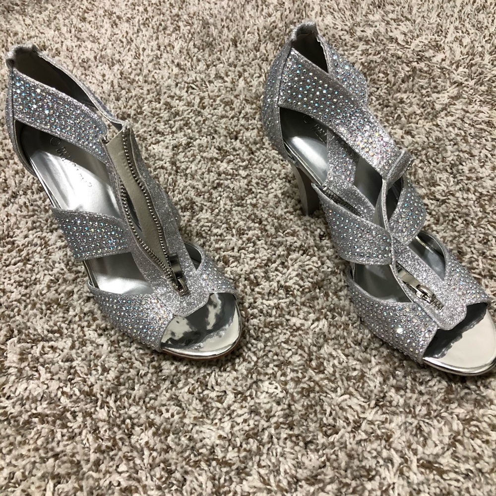 Sliver peep toe front zipper rhinestone heels